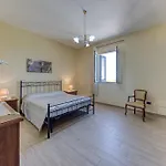 Elena Villa